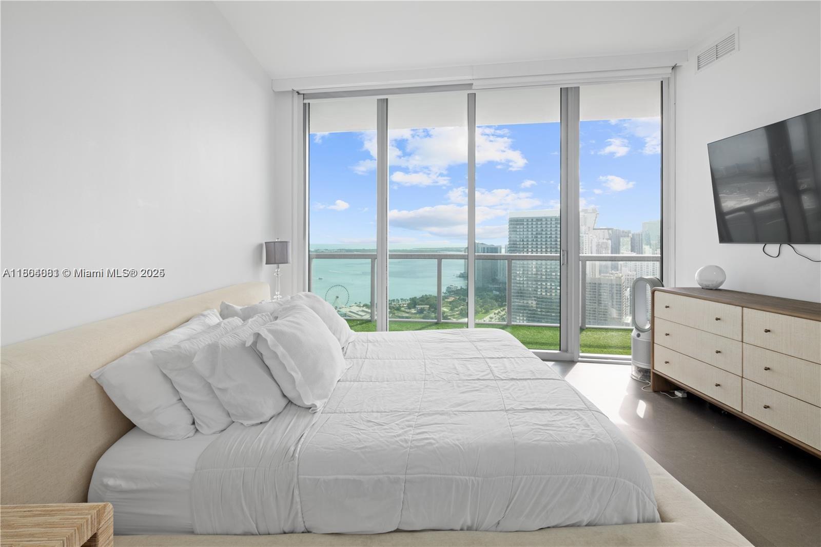 888 Biscayne Blvd #4801, Miami FL 33132