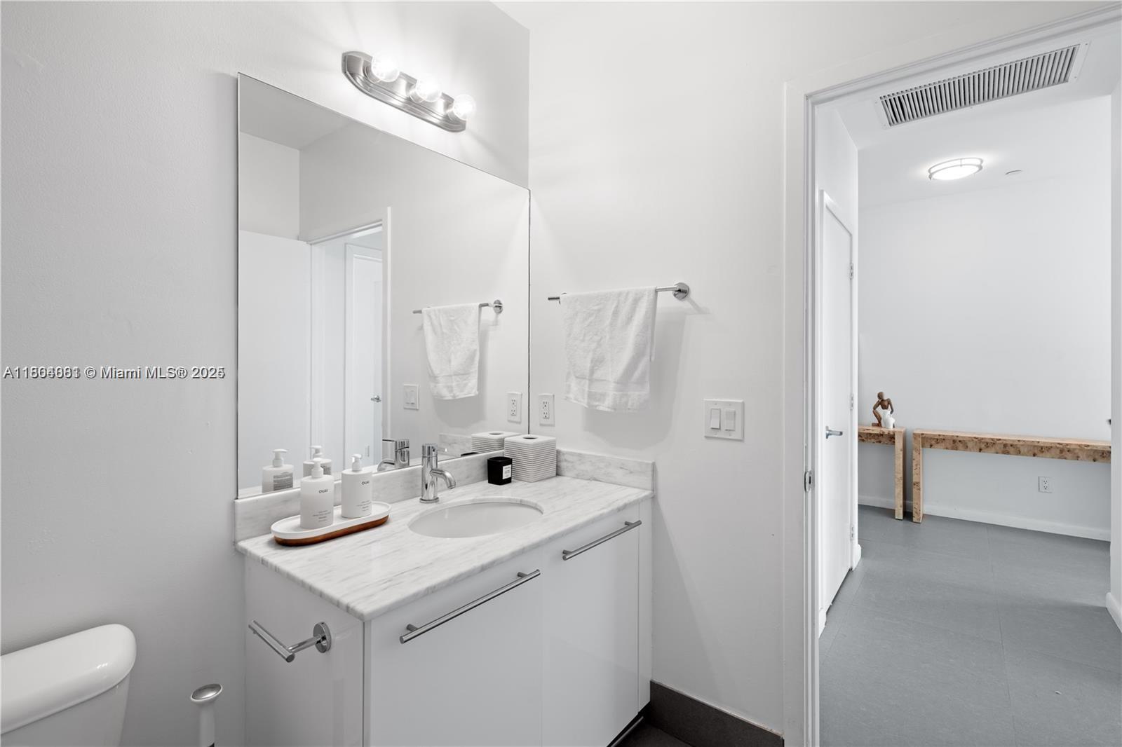 888 Biscayne Blvd #4801, Miami FL 33132