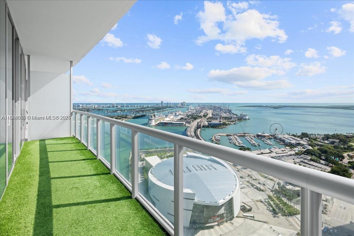 888 Biscayne Blvd #4801, Miami FL 33132