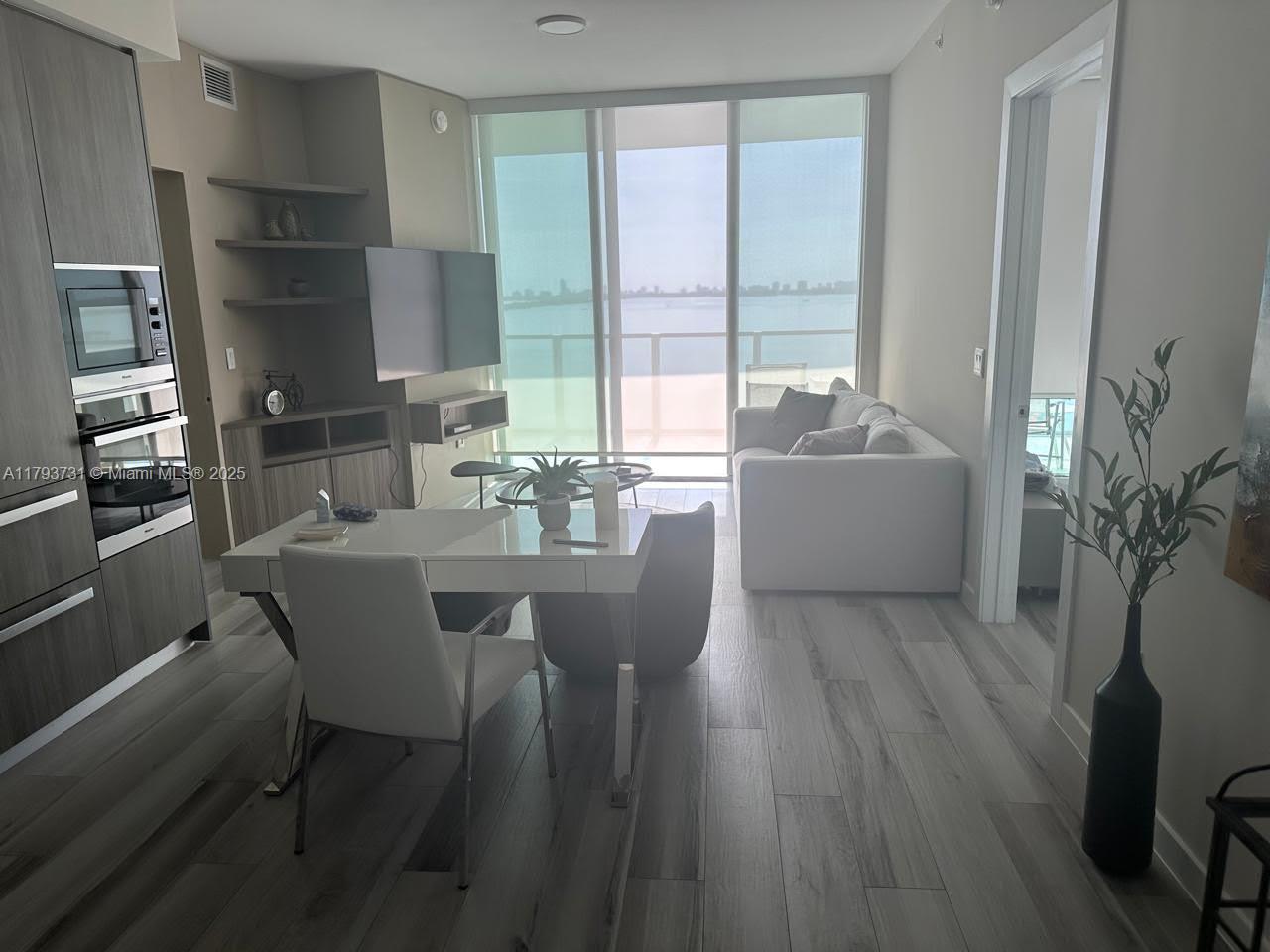 Apartamento para Alugar em Miami, FL