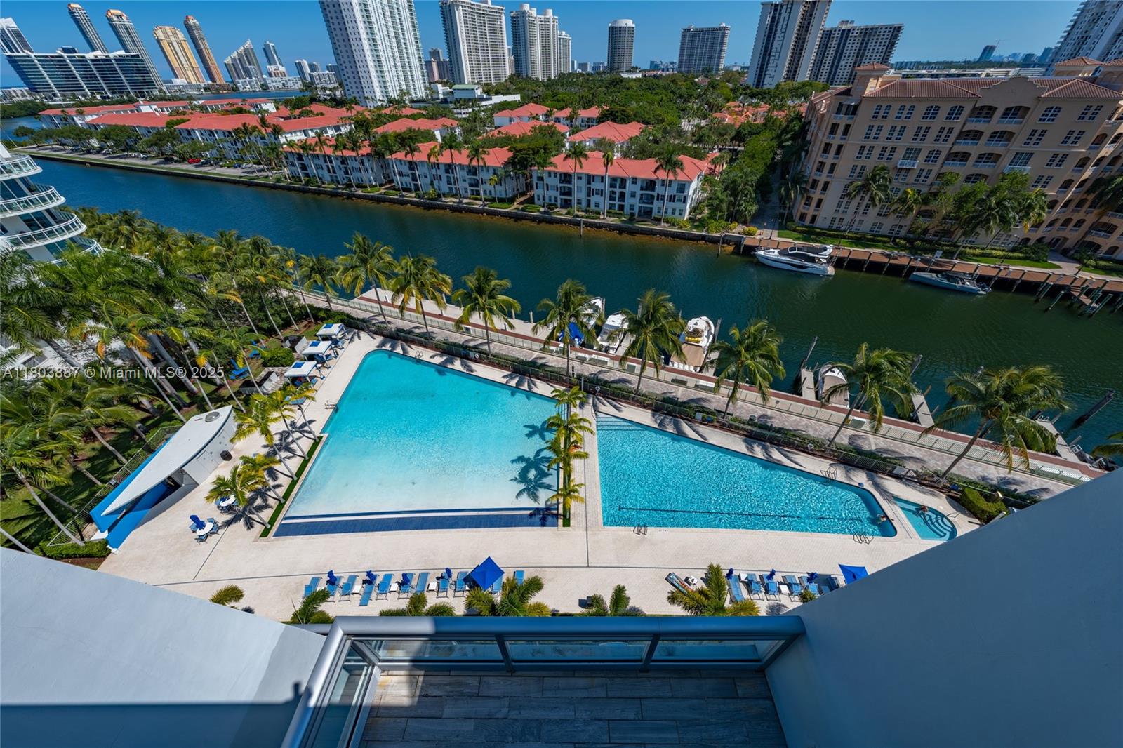 2950 NE 188th St #540, Aventura FL 33180