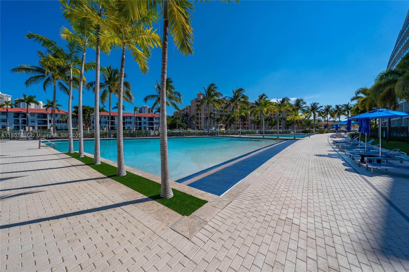 2950 NE 188th St #540, Aventura FL 33180