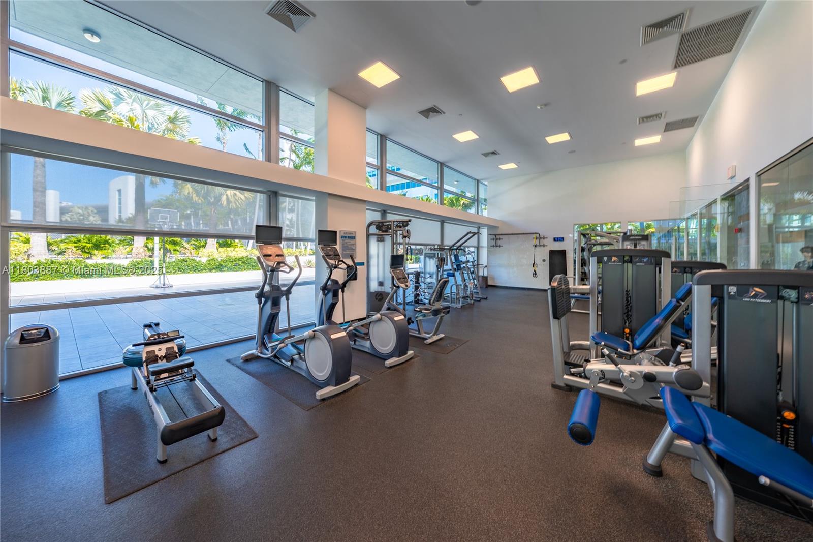 2950 NE 188th St #540, Aventura FL 33180