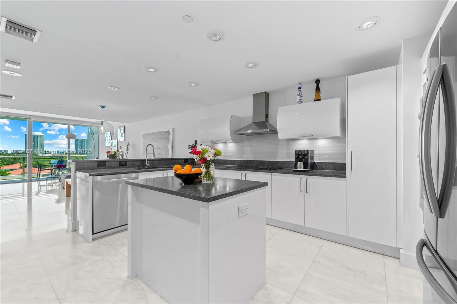 2950 NE 188th St #540, Aventura FL 33180