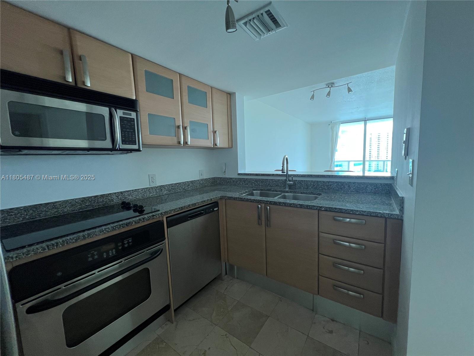 2101 Brickell Ave #1611, Miami FL 33129