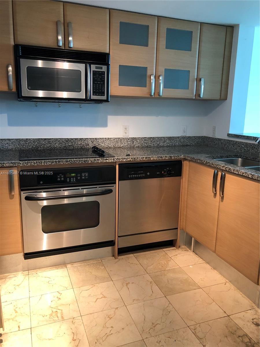 2101 Brickell Ave #1611, Miami FL 33129