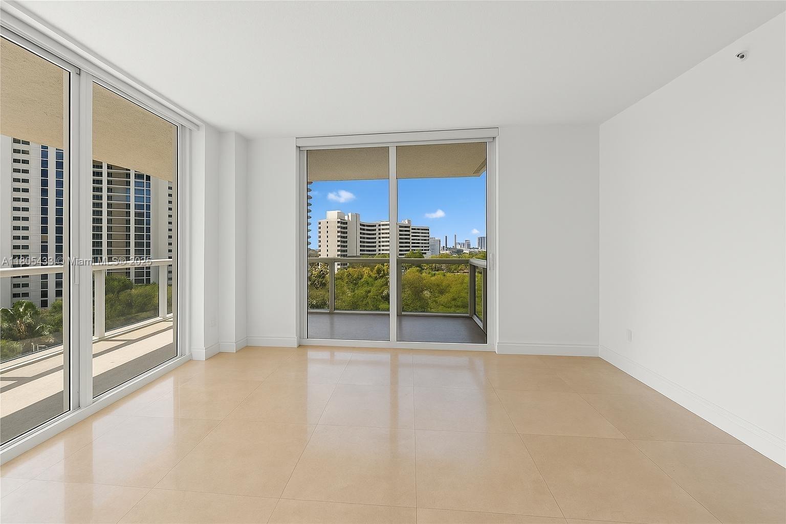 10 Venetian Way #906, Miami Beach FL 33139