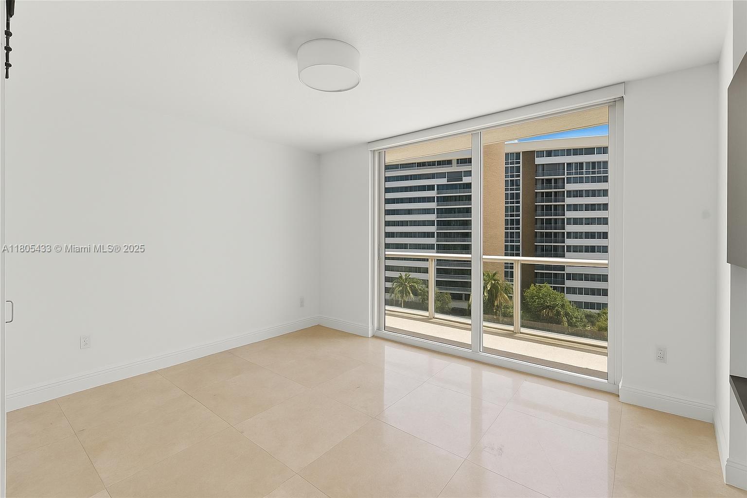 10 Venetian Way #906, Miami Beach FL 33139