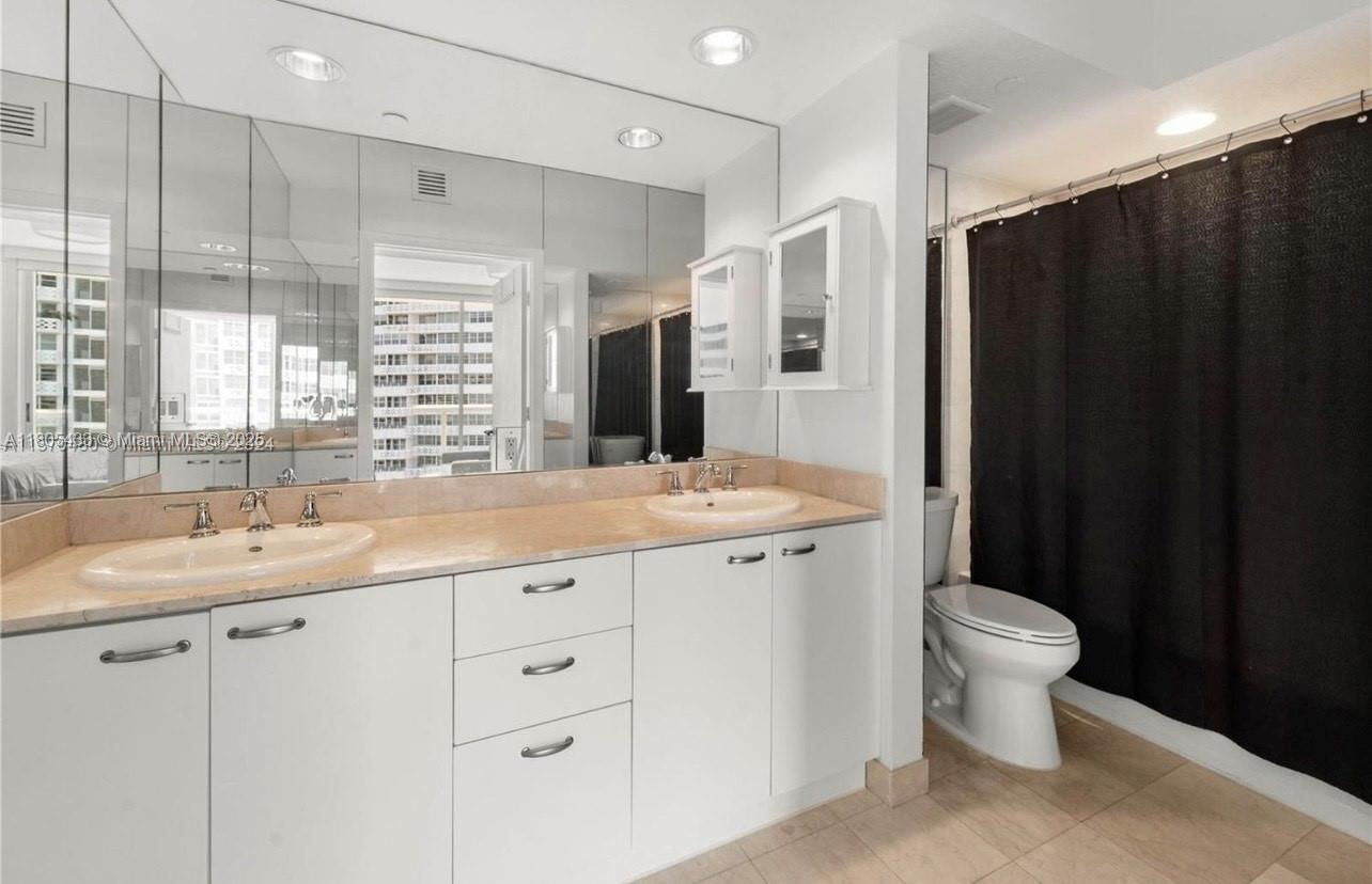 10 Venetian Way #906, Miami Beach FL 33139