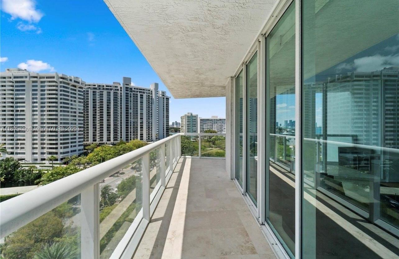 10 Venetian Way #906, Miami Beach FL 33139