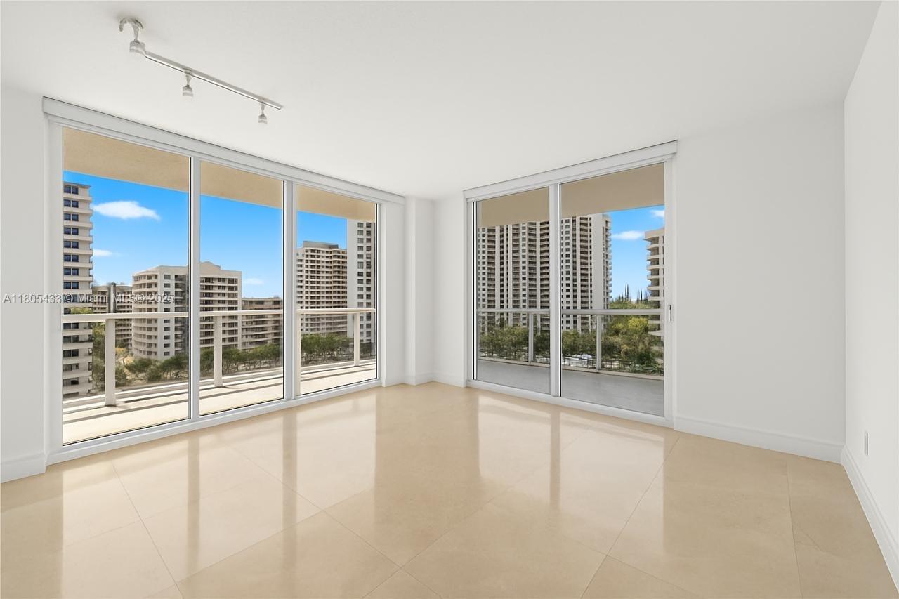 10 Venetian Way #906, Miami Beach FL 33139