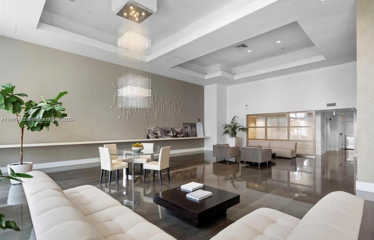 10 Venetian Way #906, Miami Beach FL 33139