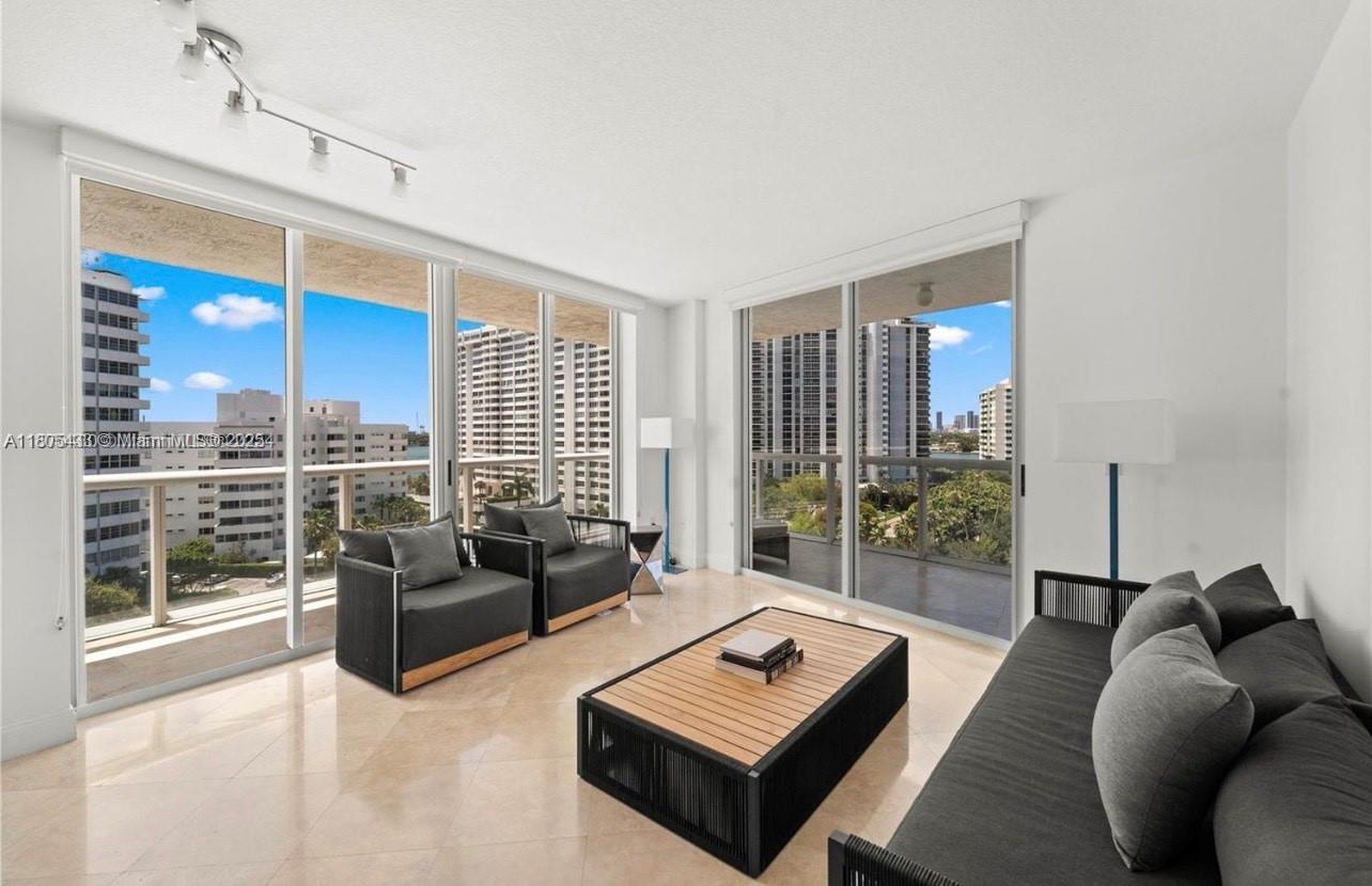 10 Venetian Way #906, Miami Beach FL 33139
