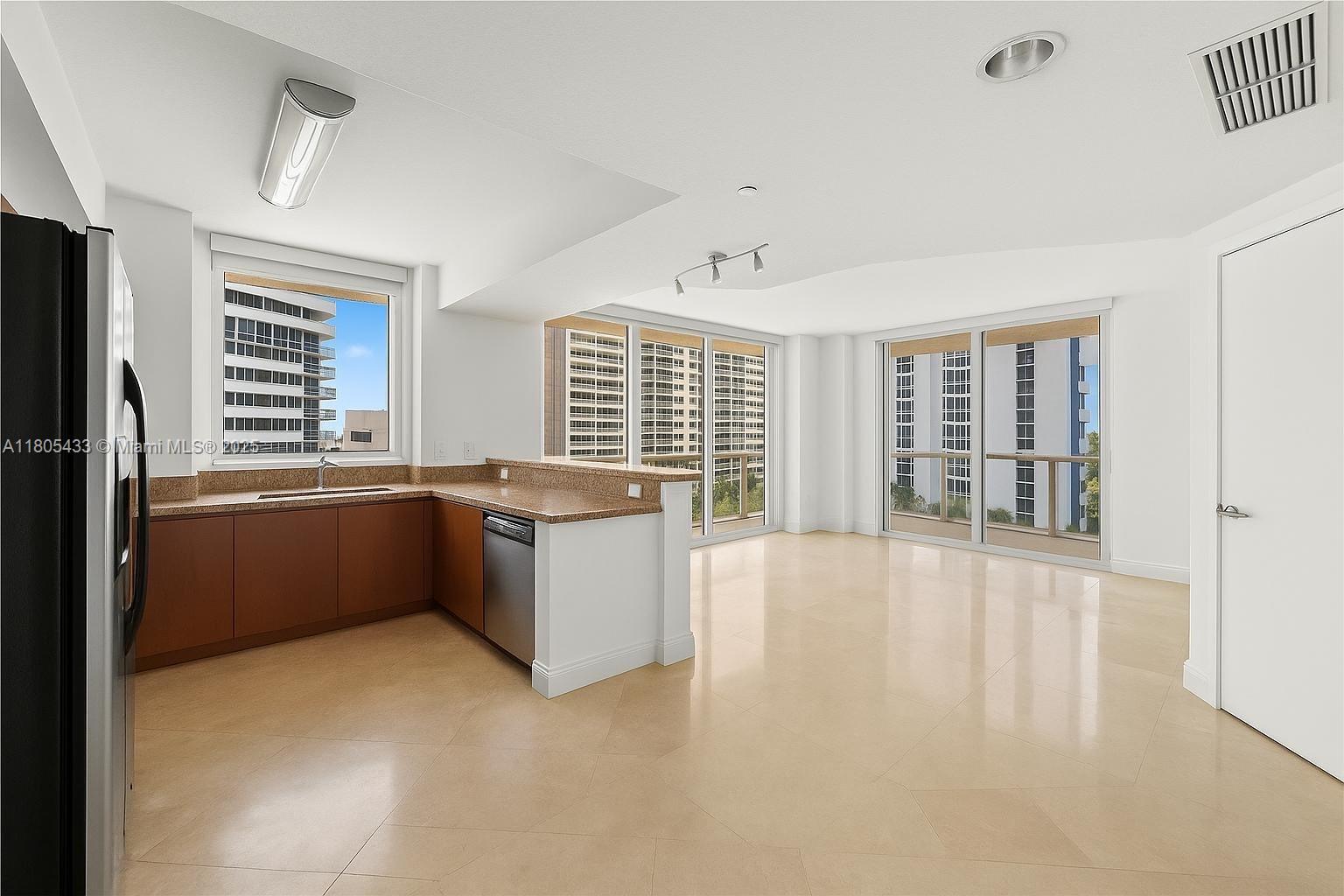 10 Venetian Way #906, Miami Beach FL 33139