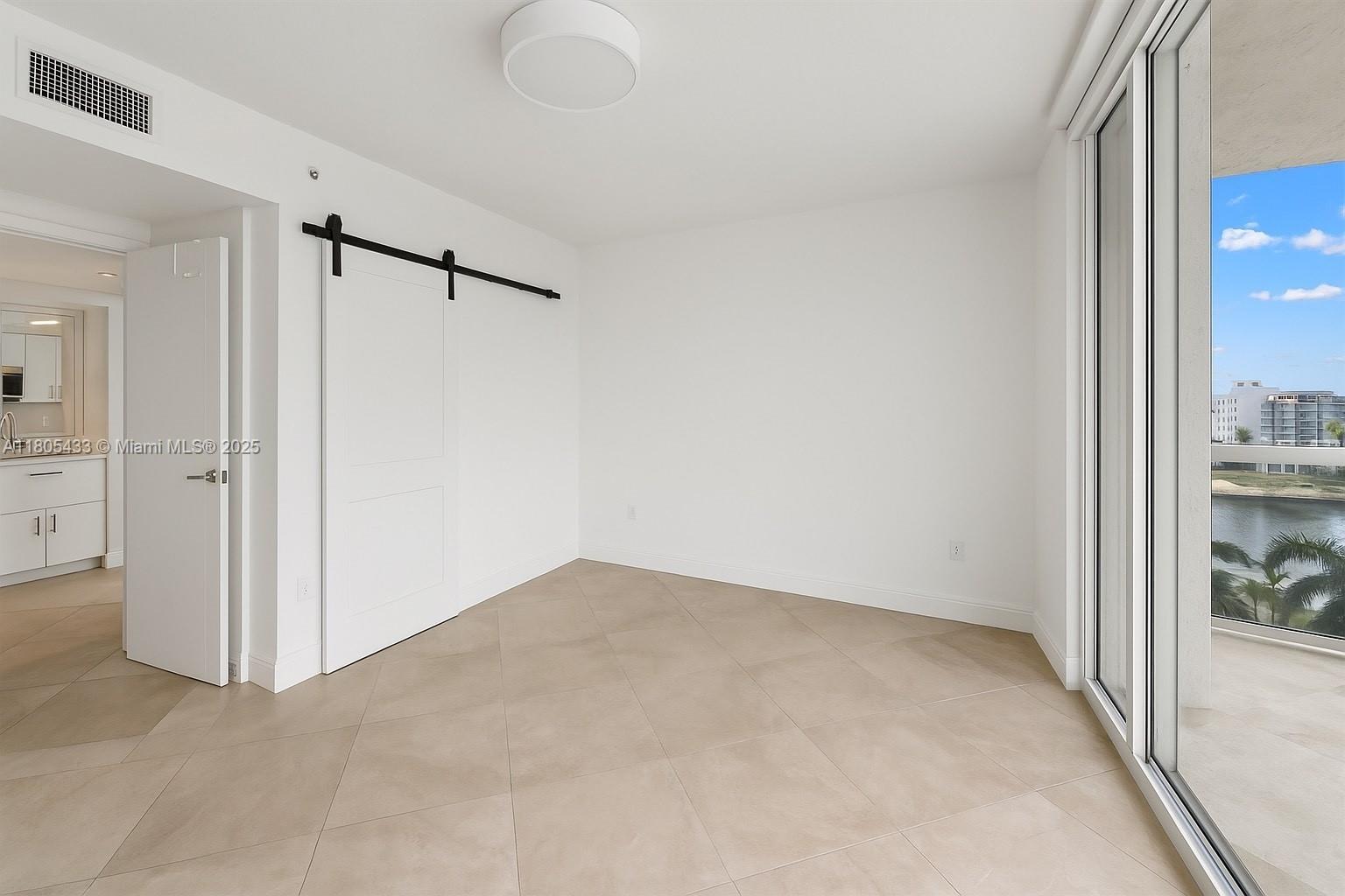 10 Venetian Way #906, Miami Beach FL 33139