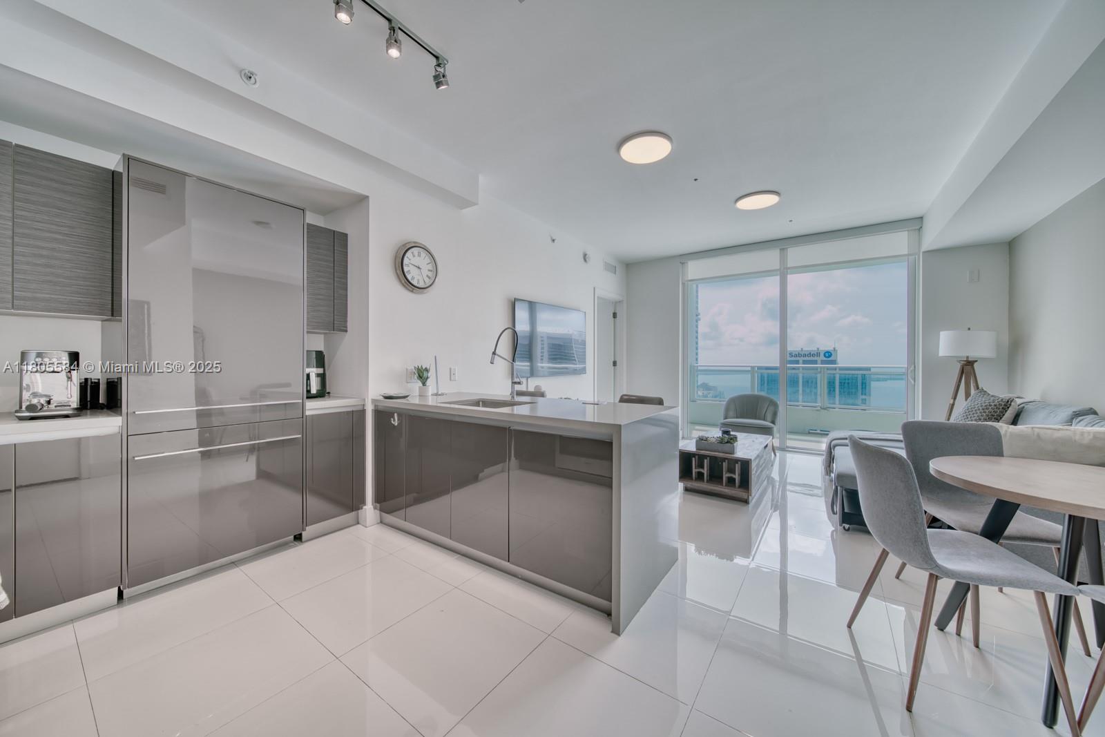 Condo for Sale in Miami, FL