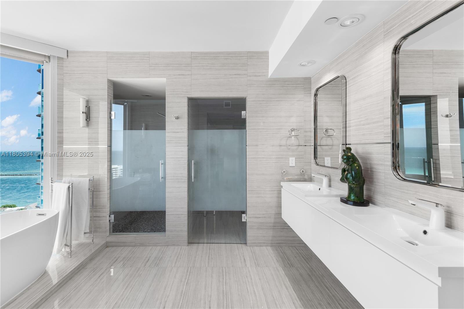 300 S Pointe Dr #2005, Miami Beach FL 33139