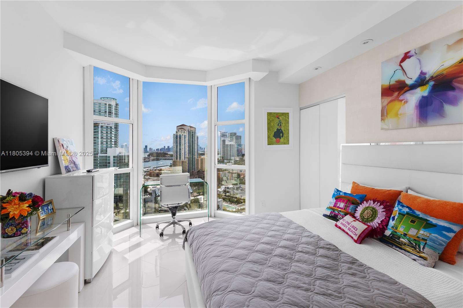 300 S Pointe Dr #2005, Miami Beach FL 33139
