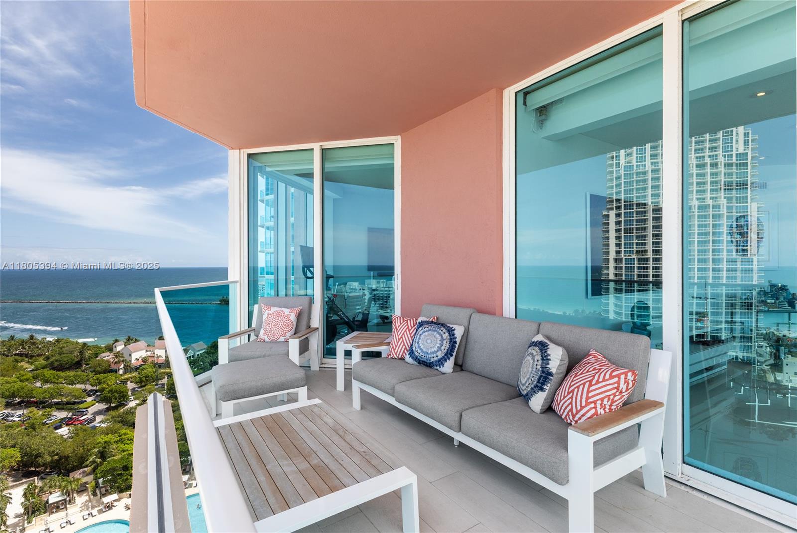 300 S Pointe Dr #2005, Miami Beach FL 33139