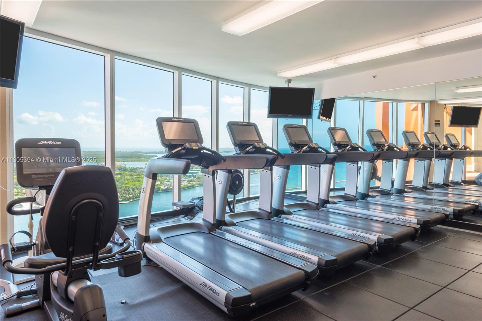 300 S Pointe Dr #2005, Miami Beach FL 33139