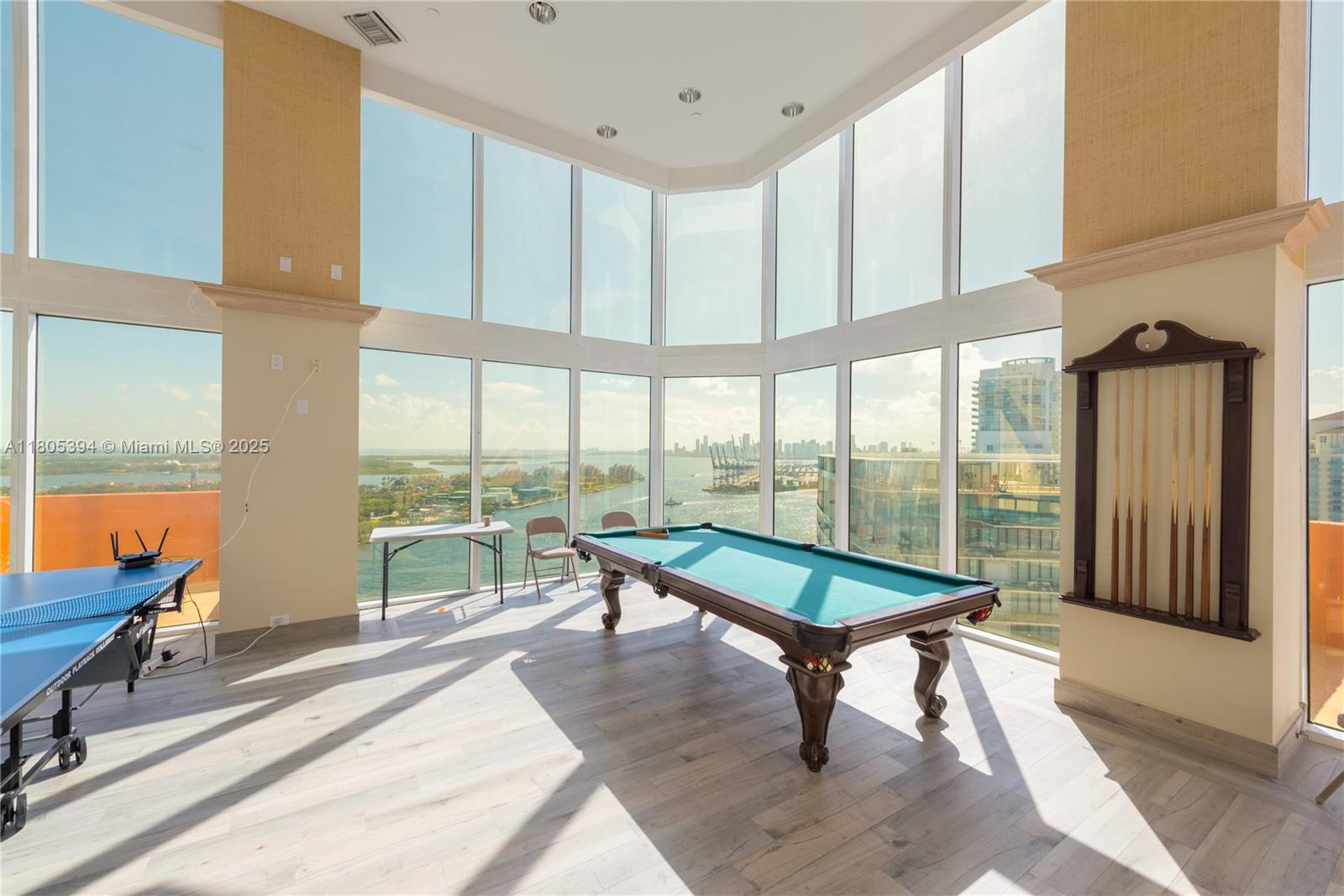 300 S Pointe Dr #2005, Miami Beach FL 33139