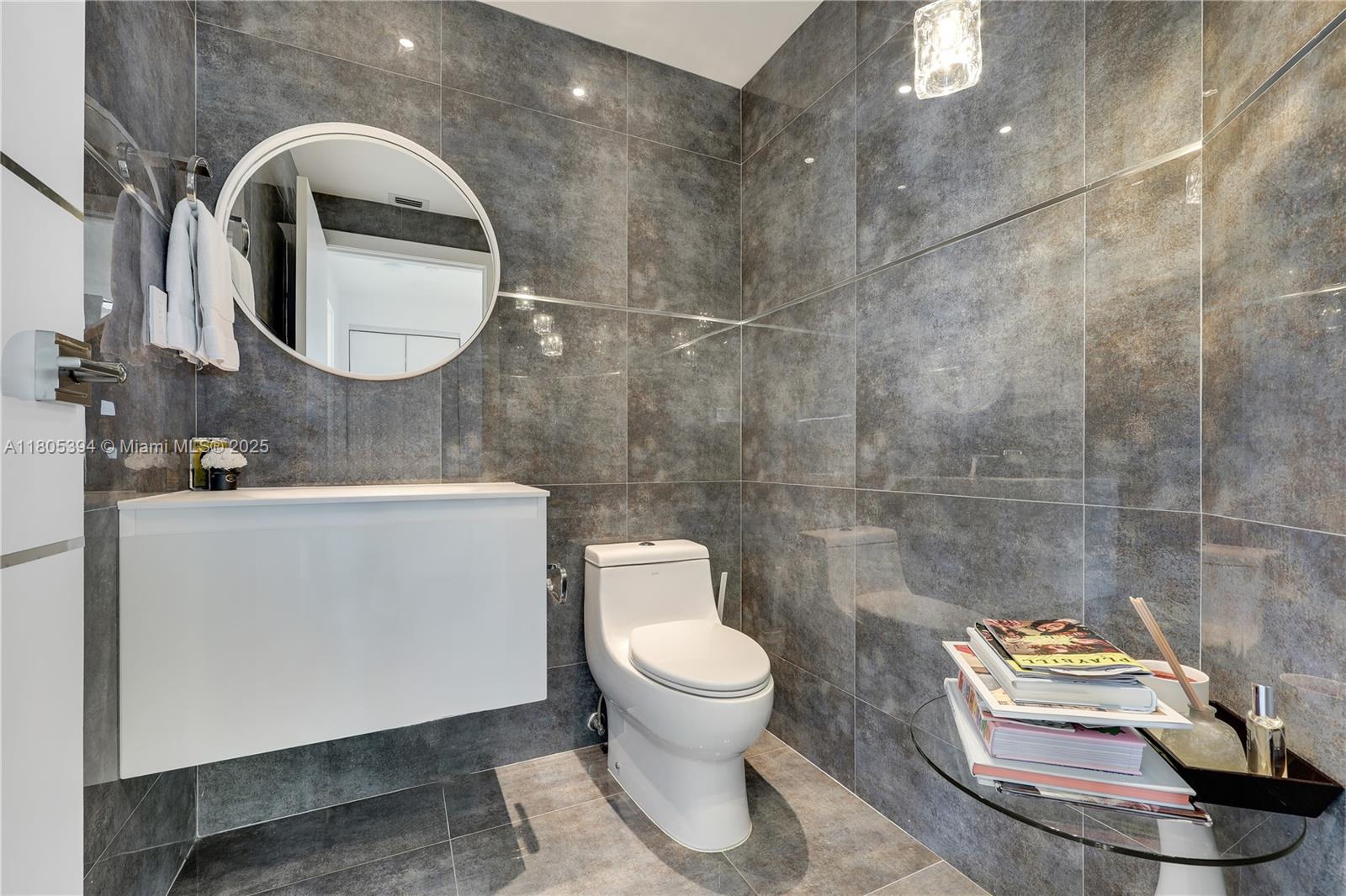 300 S Pointe Dr #2005, Miami Beach FL 33139