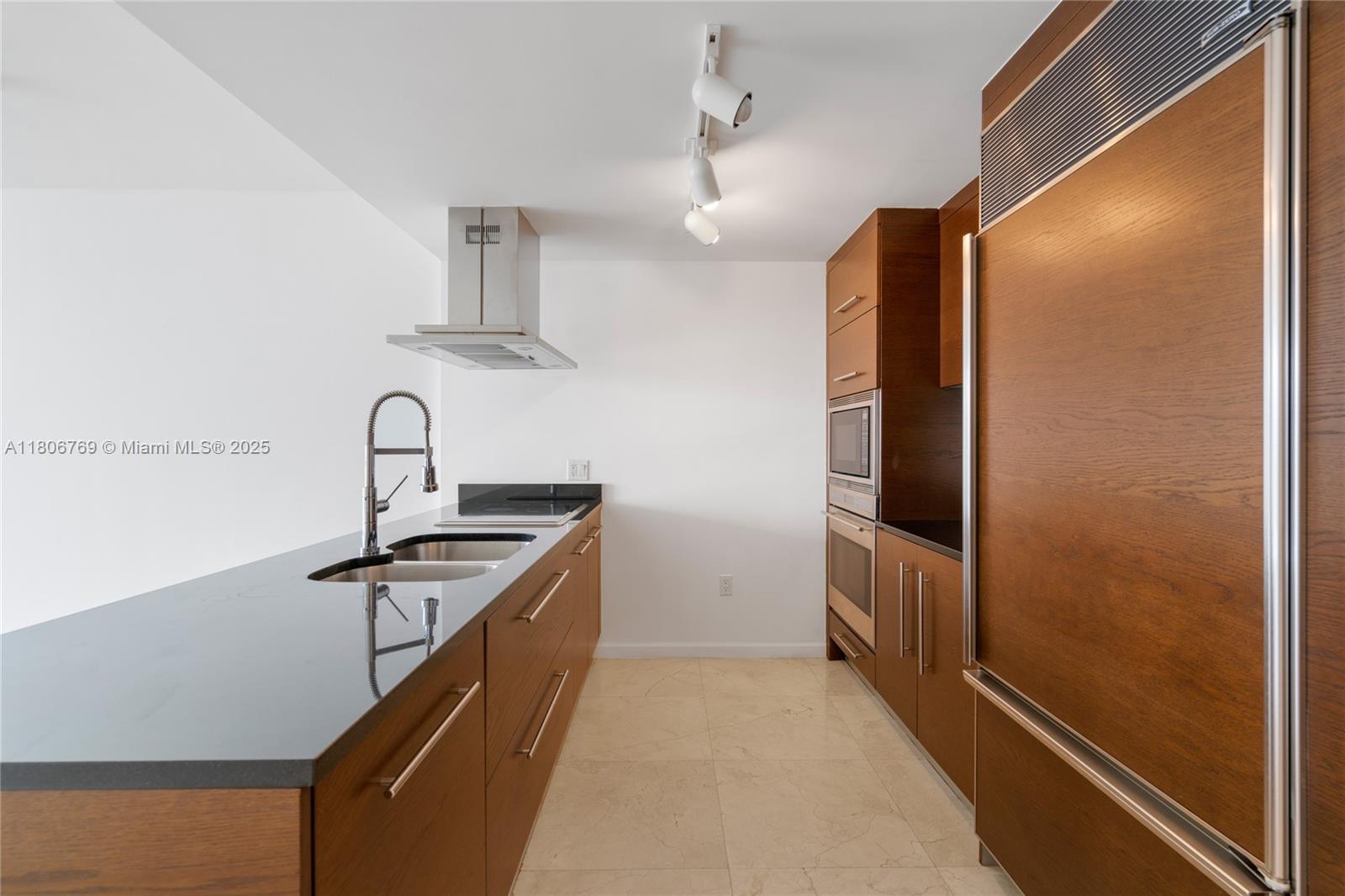 495 Brickell Ave #2709, Miami FL 33131
