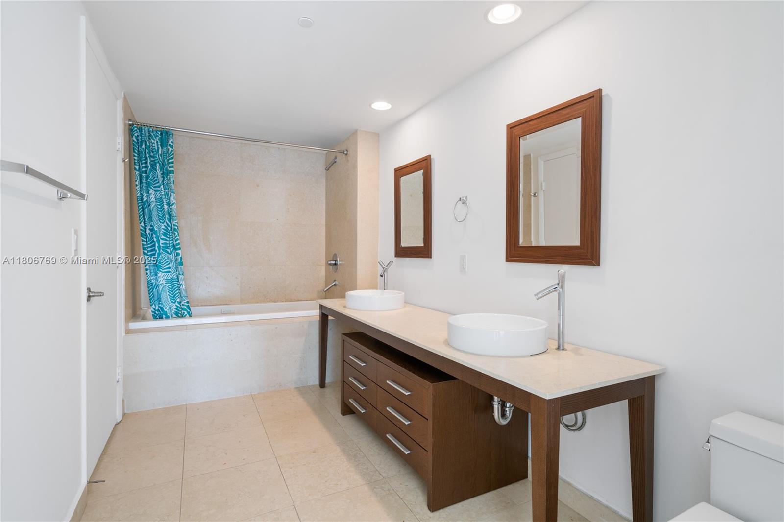 495 Brickell Ave #2709, Miami FL 33131