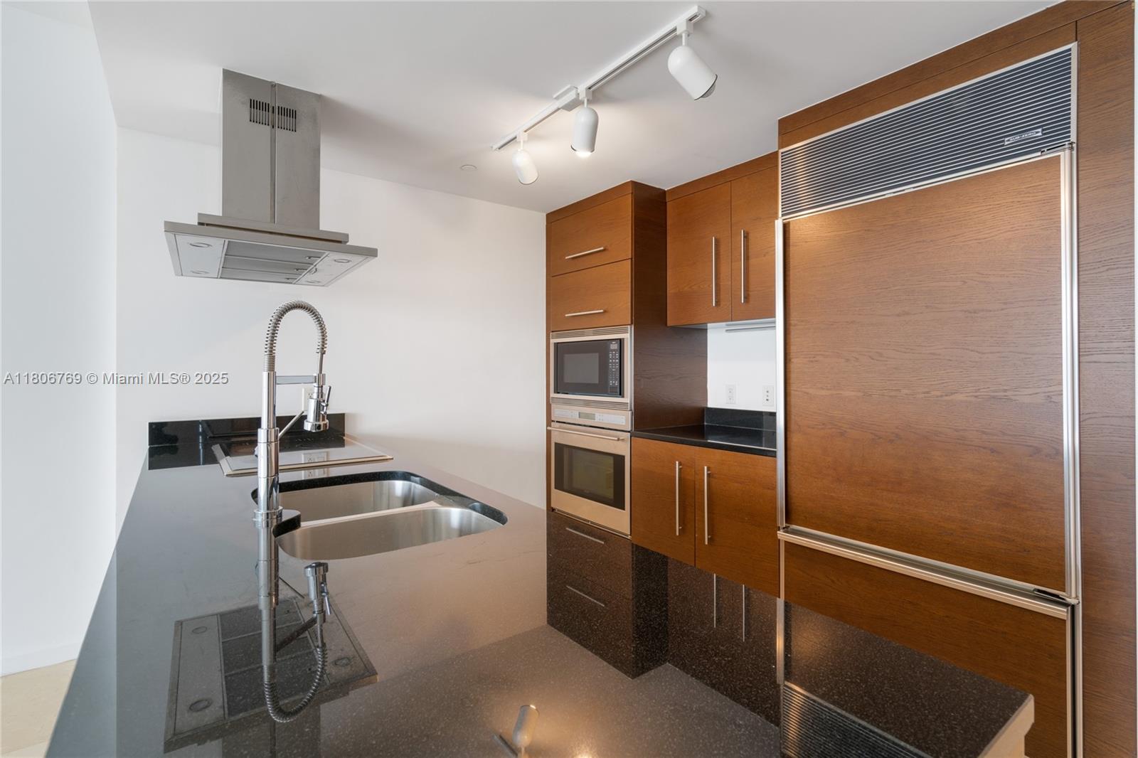 495 Brickell Ave #2709, Miami FL 33131