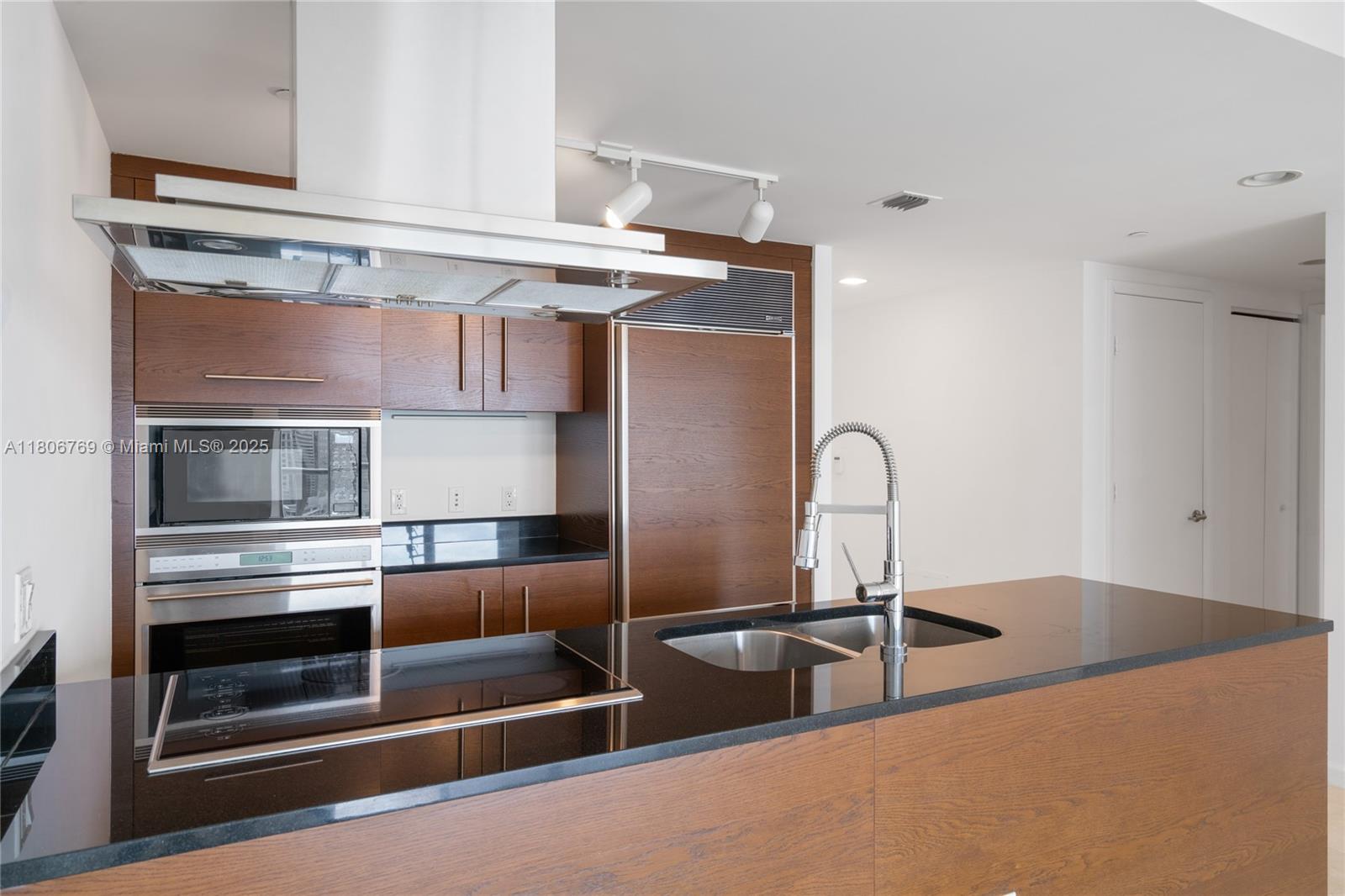 495 Brickell Ave #2709, Miami FL 33131