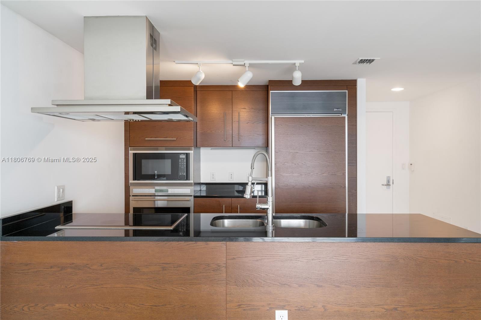495 Brickell Ave #2709, Miami FL 33131