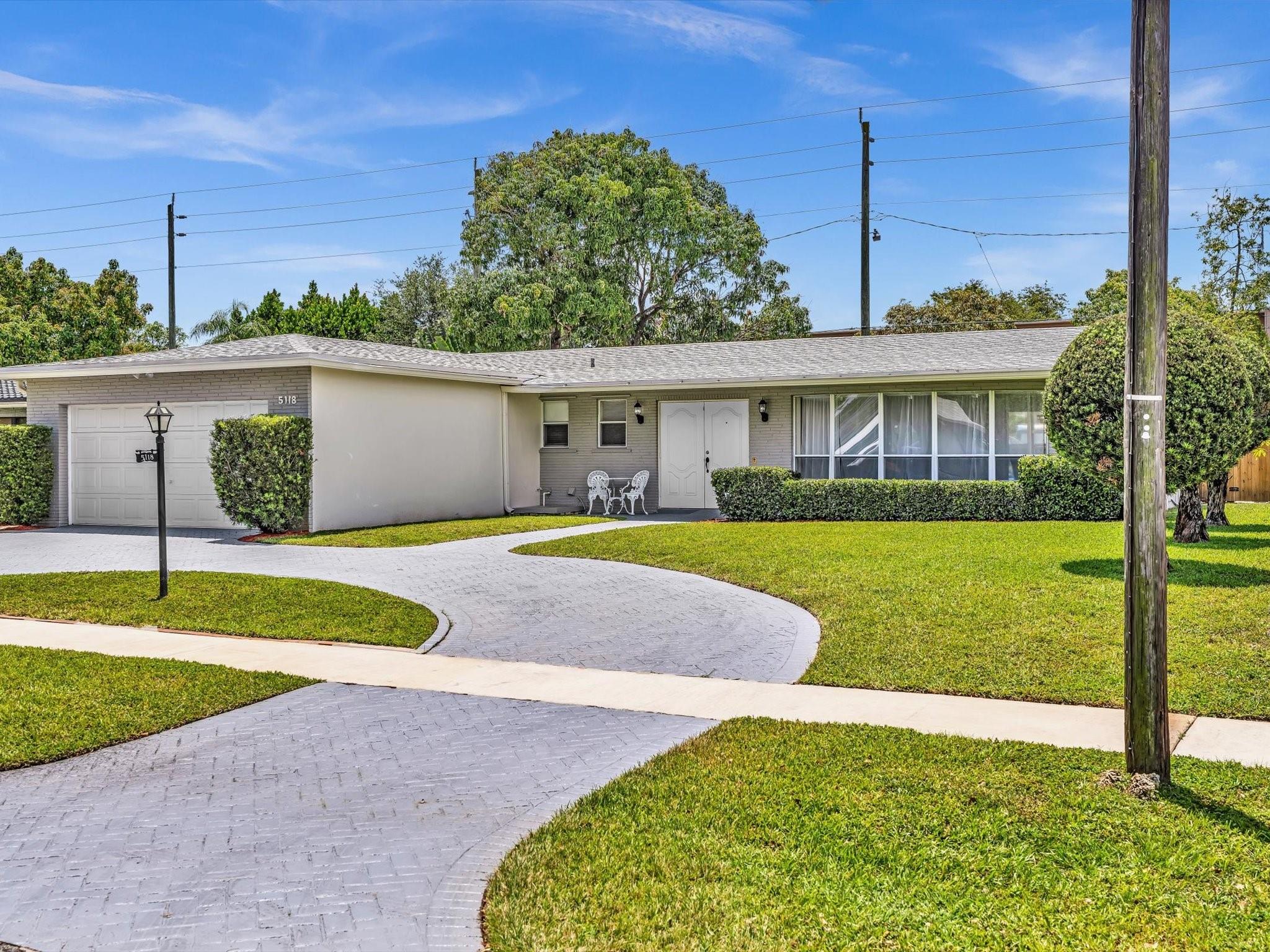 Hollywood Hills 6-22 B