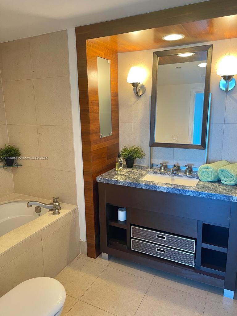 6801 Collins Ave #C1115, Miami Beach FL 33141