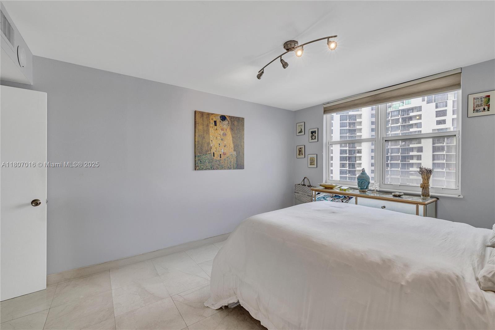770 Claughton Island Dr #1409, Miami FL 33131