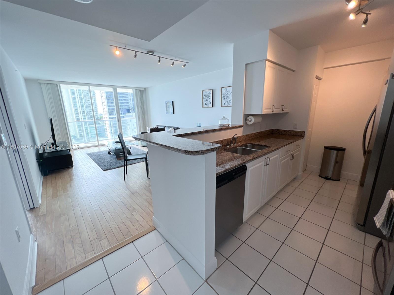 1155 Brickell Bay Dr #1505, Miami FL 33131