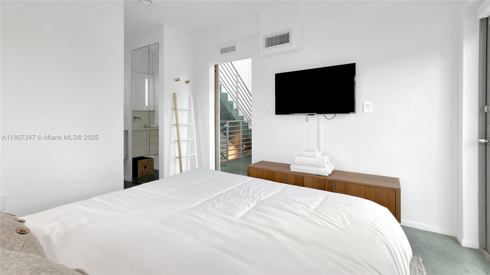 734 Michigan Ave 7
