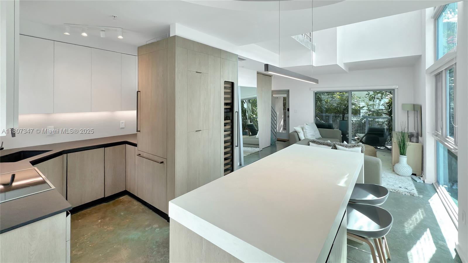 734 Michigan Ave 7