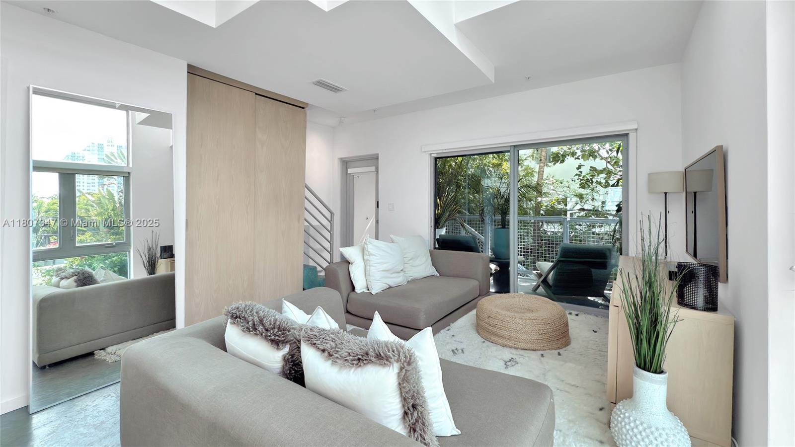 734 Michigan Ave 7