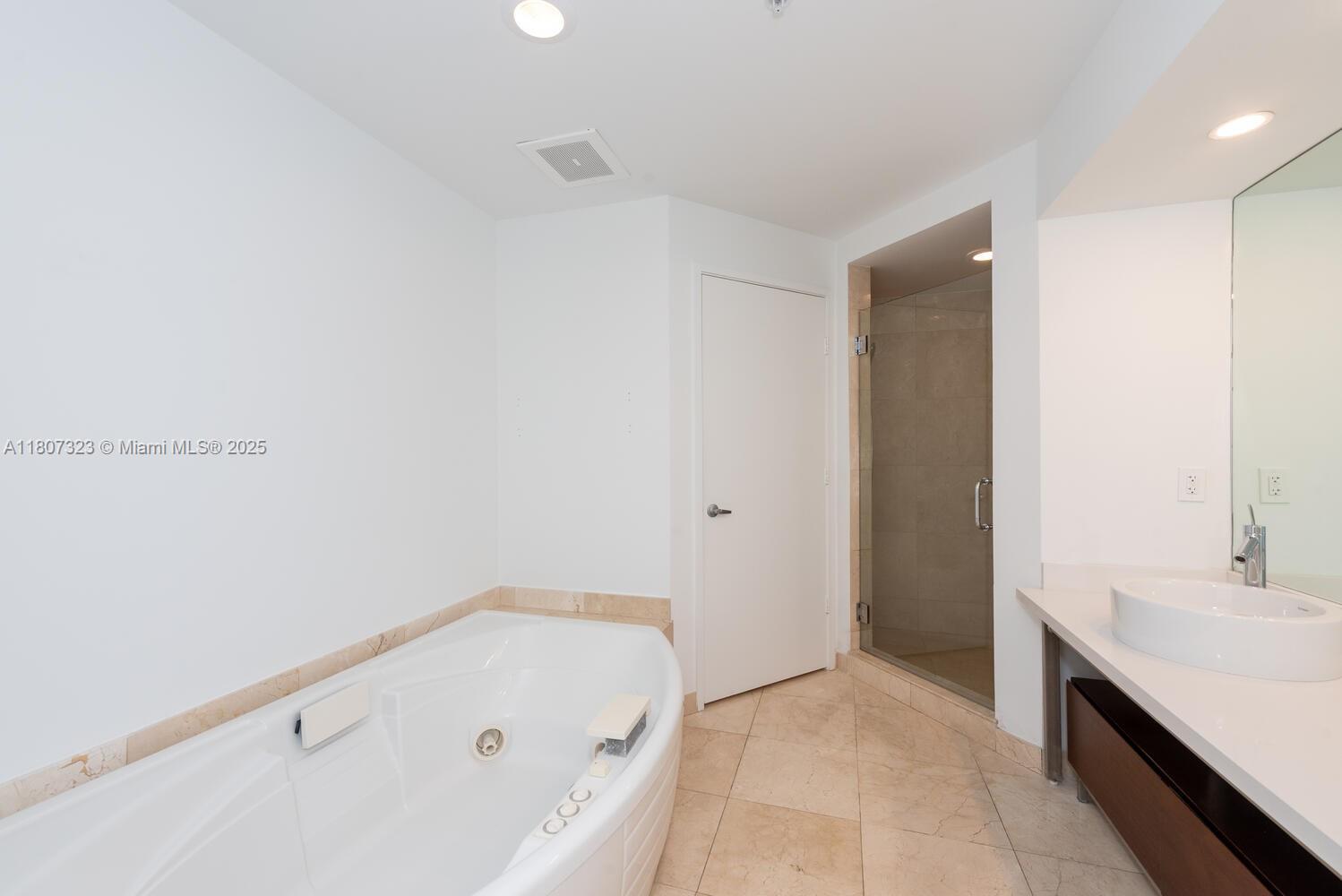 16275 COLLINS AV #804, Sunny Isles Beach FL 33160