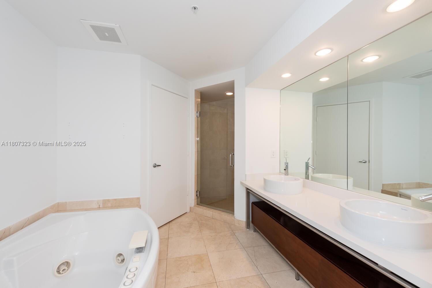 16275 COLLINS AV #804, Sunny Isles Beach FL 33160