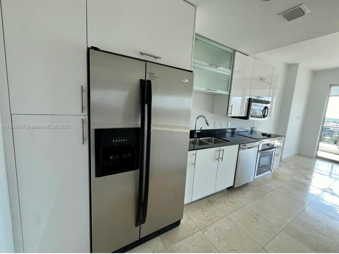 60 SW 13th St #1411, Miami FL 33130