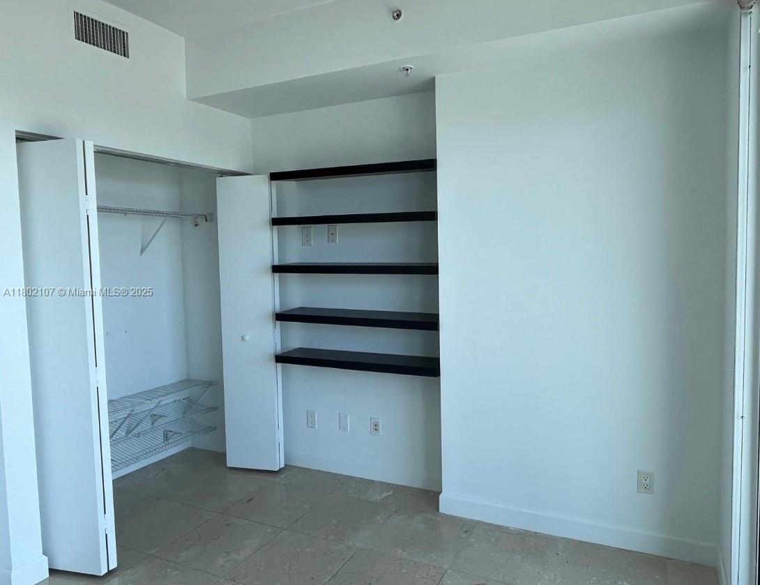 60 SW 13th St #1411, Miami FL 33130