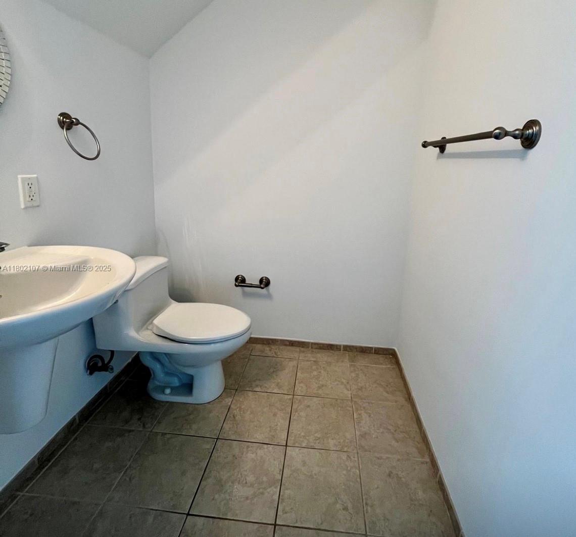 60 SW 13th St #1411, Miami FL 33130