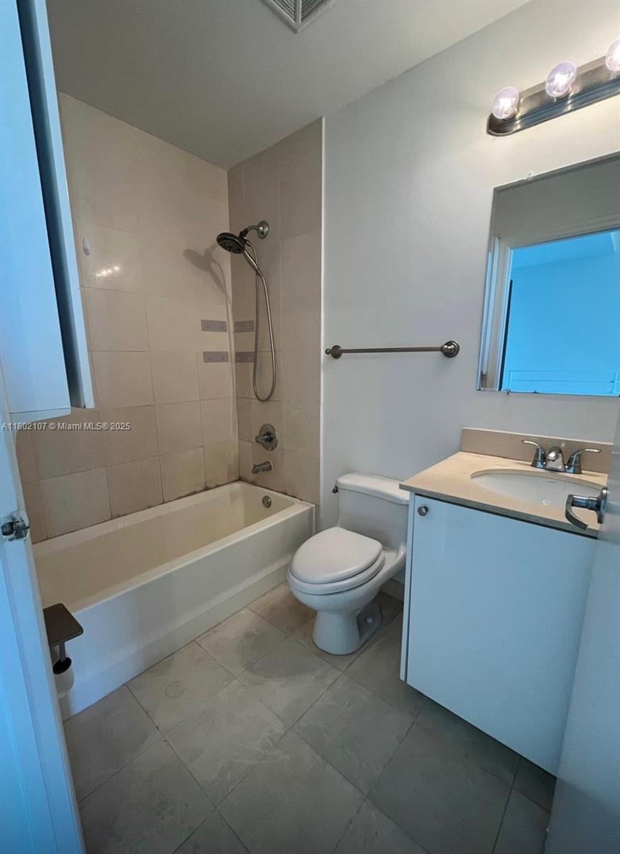 60 SW 13th St #1411, Miami FL 33130