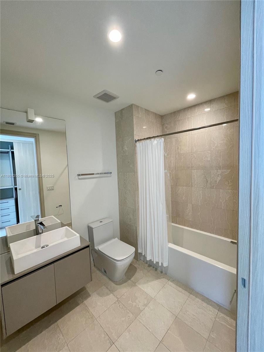 Miami FL 33131 - A11808255
