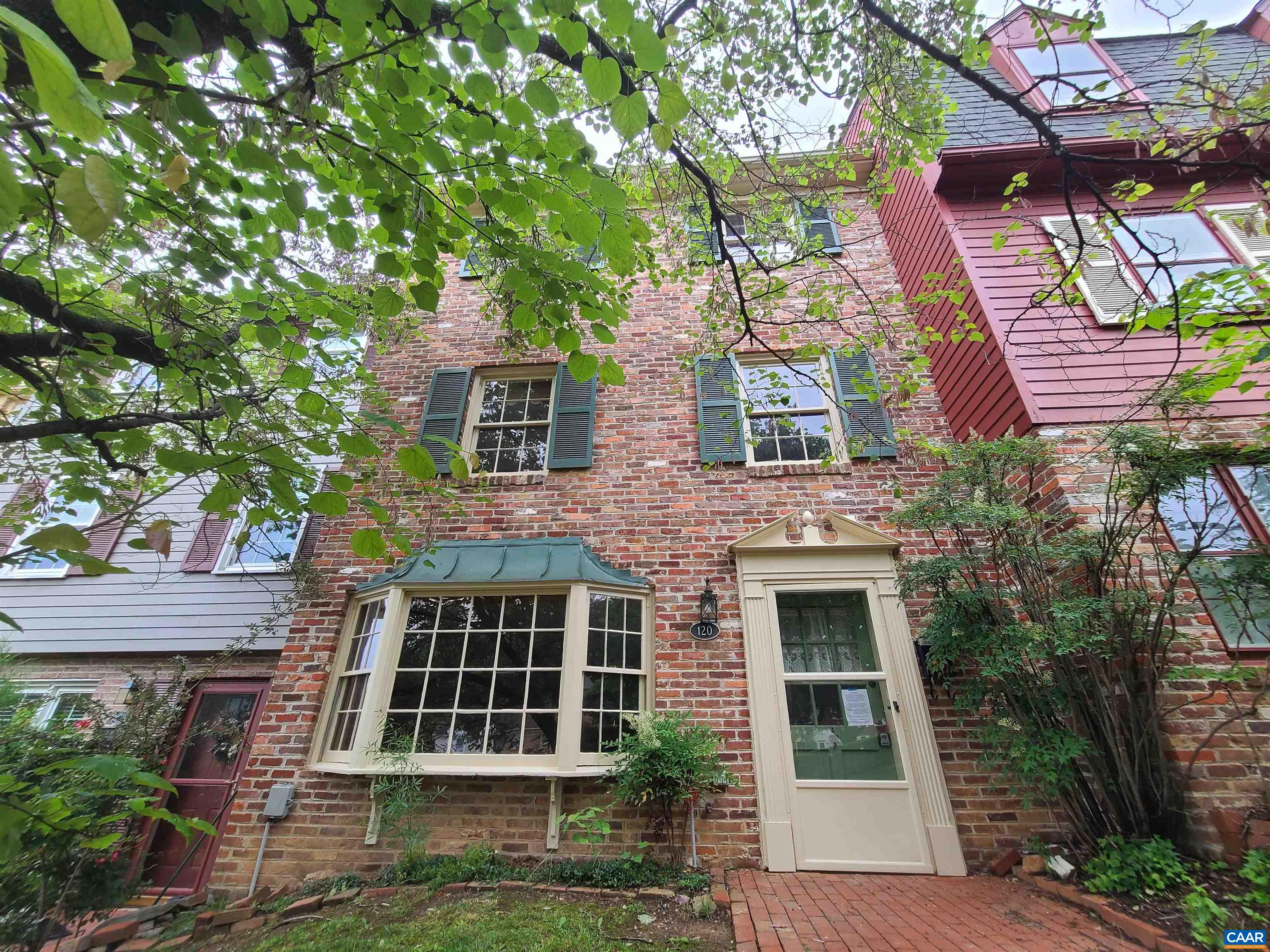 4BR/3.5BA TOWNHOME IN DESIRABLE GEORGETOWN GREEN NEIGHBORHOOD!  With nearly 1,400sf of space, this home features a traditional layout with a finished basement, providing additional living space and flexibility. The property includes a private courtyard, ideal for outdoor relaxation or entertaining. Residents of Georgetown Green enjoy access to community amenities and a location convenient to local schools, shopping, and dining options. This home presents an excellent opportunity for those looking to customize a space to their preferences in a well-established neighborhood.