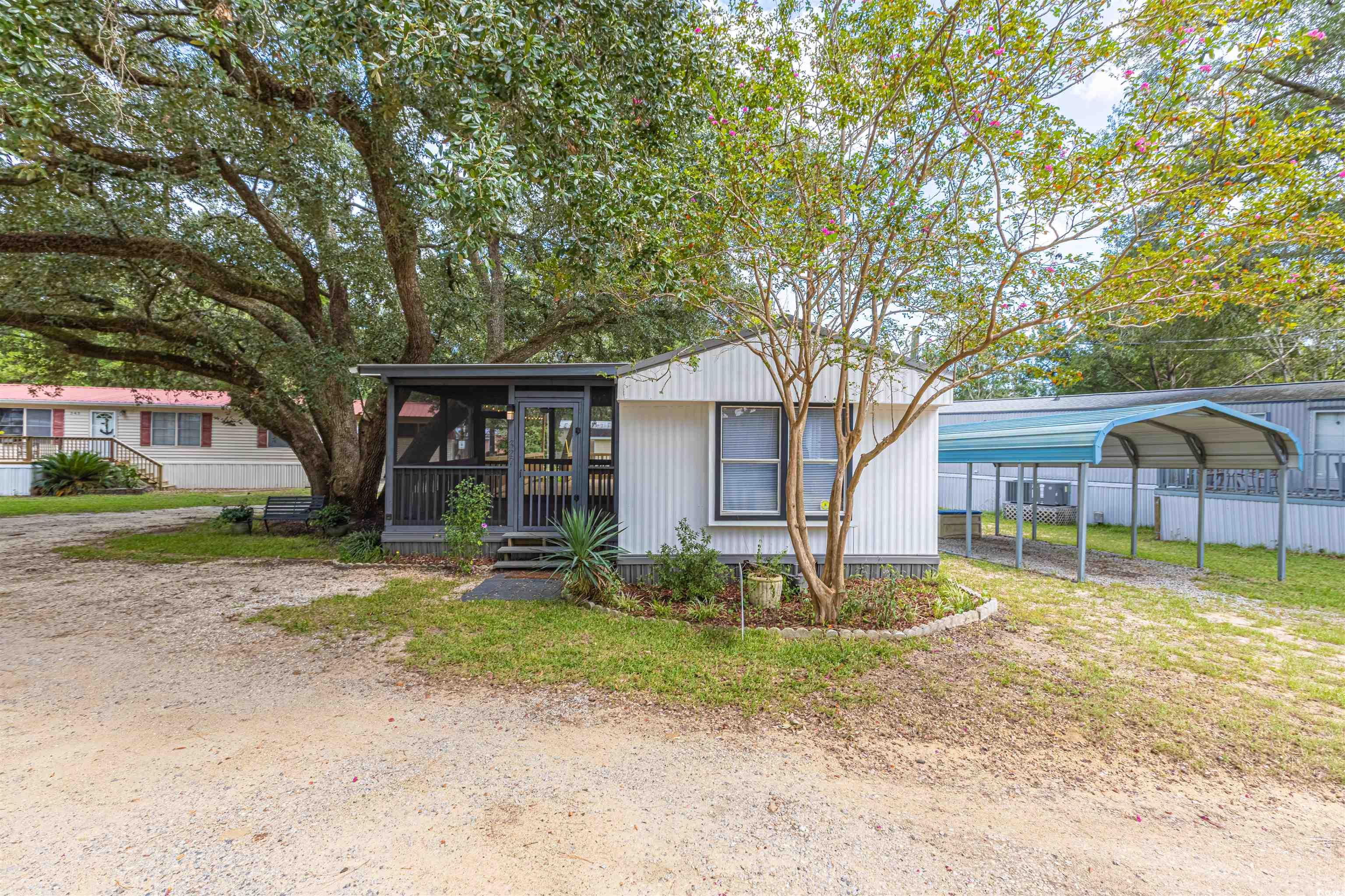 327 Ross Ln. Garden City, SC 29576