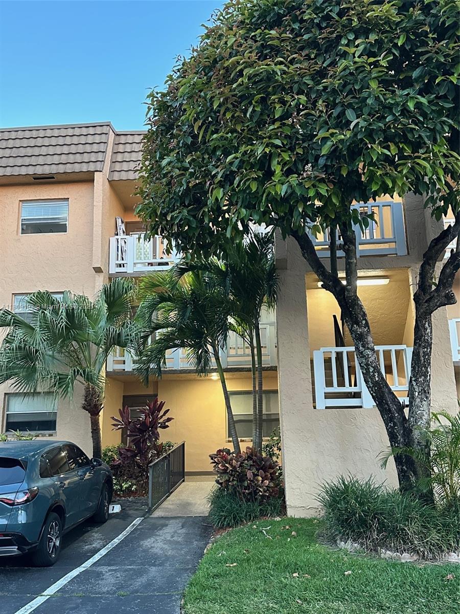 Sunrise Lakes 108 Condo