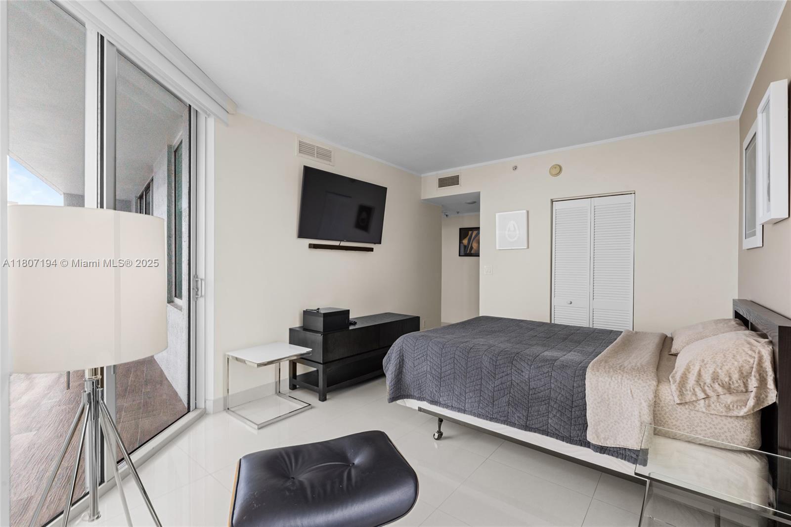 325 S Biscayne Blvd #3926, Miami FL 33131