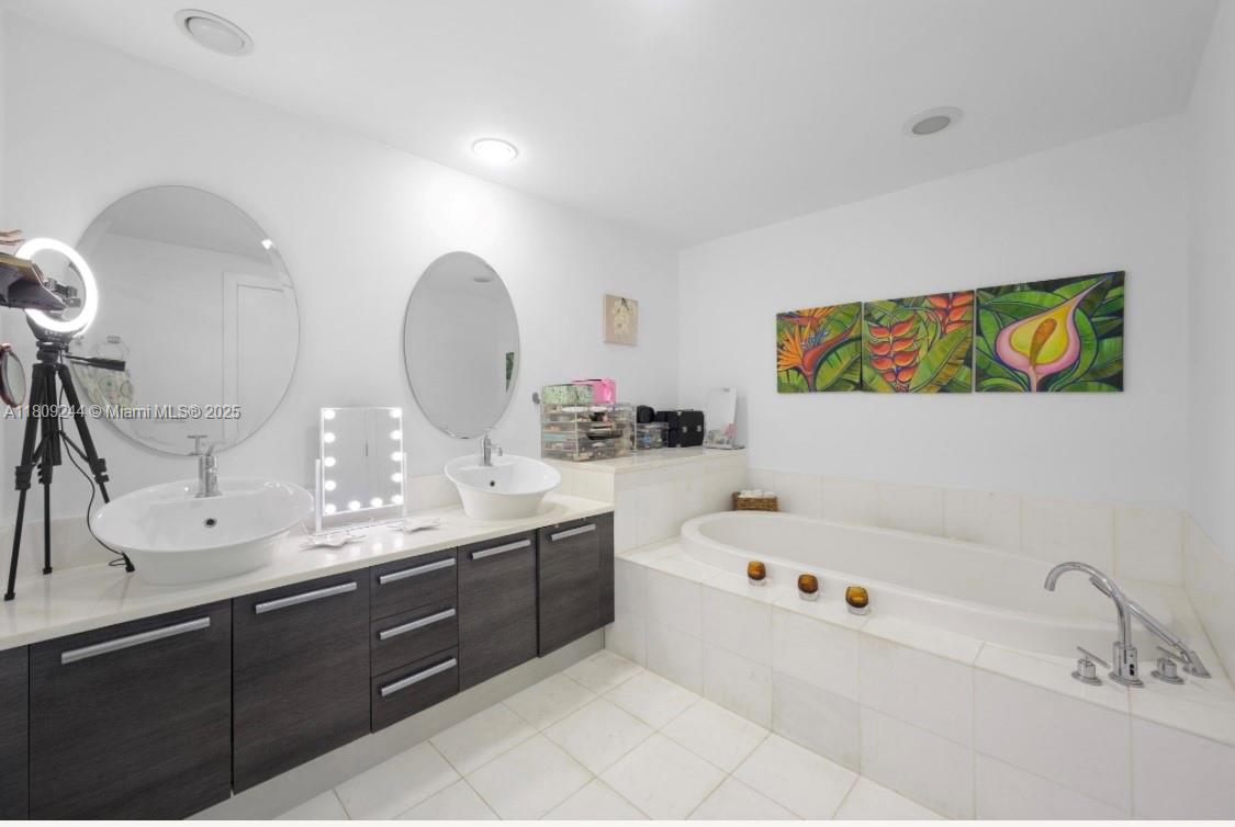 2950 NE 188th St #121, Aventura FL 33180